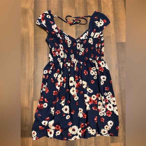 Hollister Blue
Fit and Flare Midi Dress V-Neck Sleeveless - Picture 5 of 12